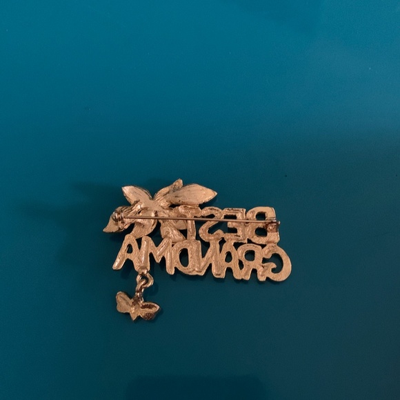 Best Grandma Enameled Flower and Bee Dangle Brooch/Pin NWOT - Picture 4 of 5